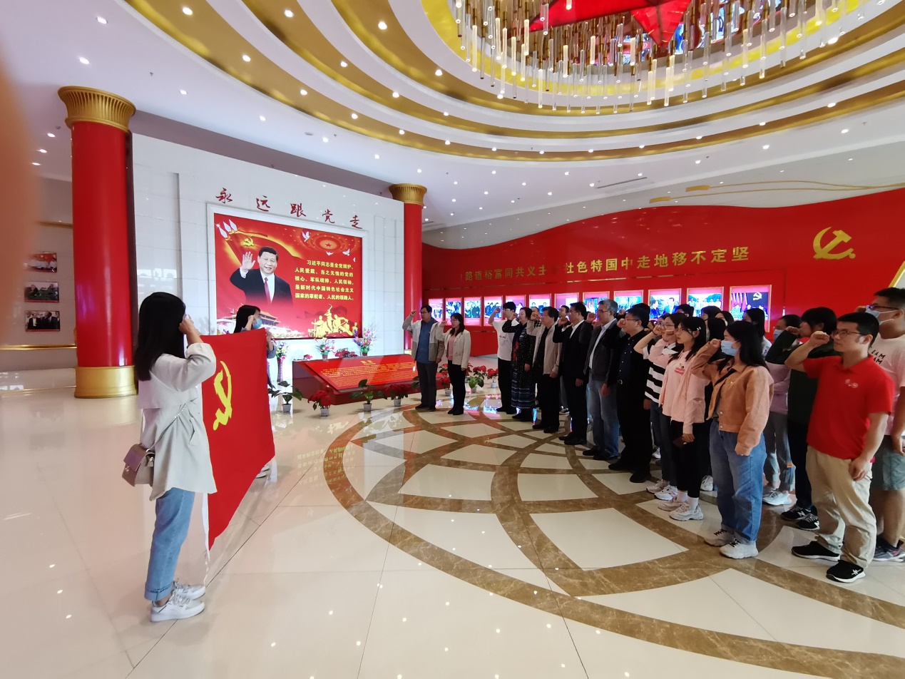 b40c8e16013f48ba8fe0275e20cc16cd.jpg b40c8e16013f48ba8fe0275e20cc16cd.jpg