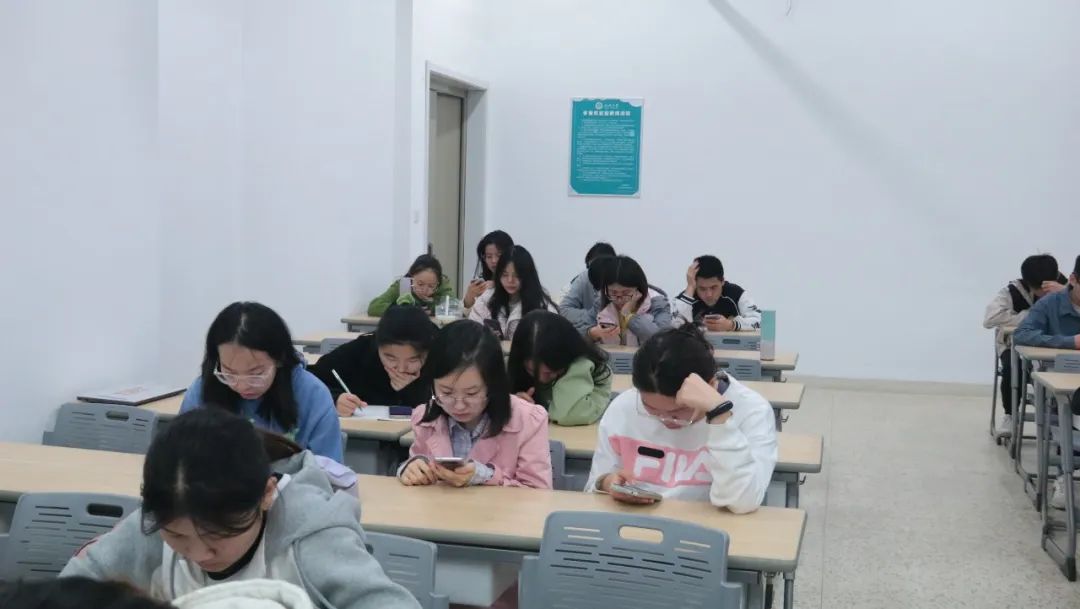 c4ed3c26ba2944cf85bc5c90b4ac4569.jpg c4ed3c26ba2944cf85bc5c90b4ac4569.jpg